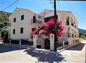 Гостиница Alexatos Studios & Apartments  Agia Effimia